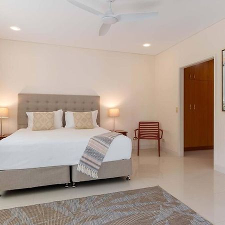 17 Solander Blvd - Beachside Home Sleeps 14 Guests Port Douglas Dış mekan fotoğraf