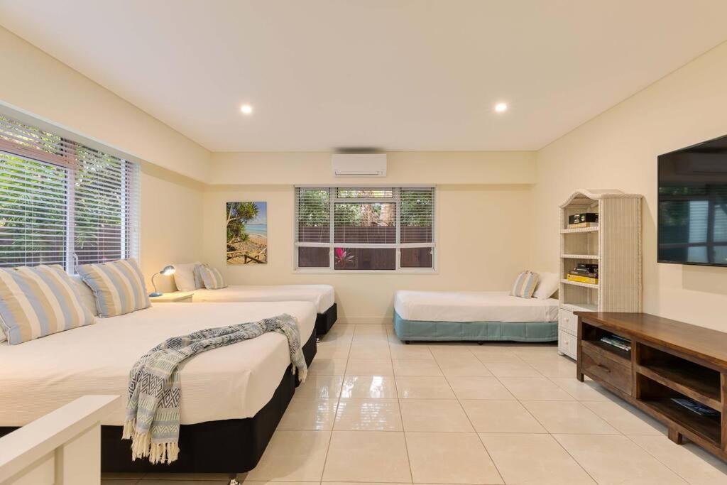 17 Solander Blvd - Beachside Home Sleeps 14 Guests Port Douglas Dış mekan fotoğraf