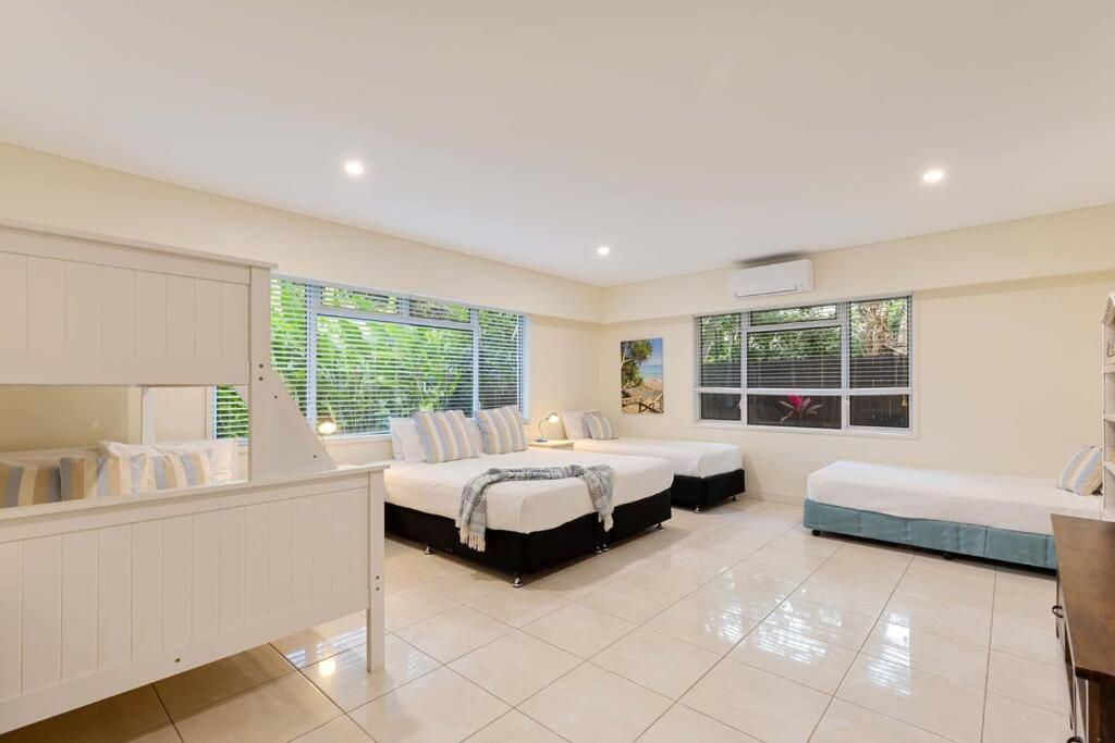 17 Solander Blvd - Beachside Home Sleeps 14 Guests Port Douglas Dış mekan fotoğraf