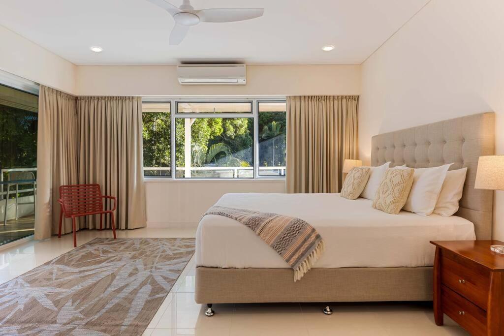 17 Solander Blvd - Beachside Home Sleeps 14 Guests Port Douglas Dış mekan fotoğraf