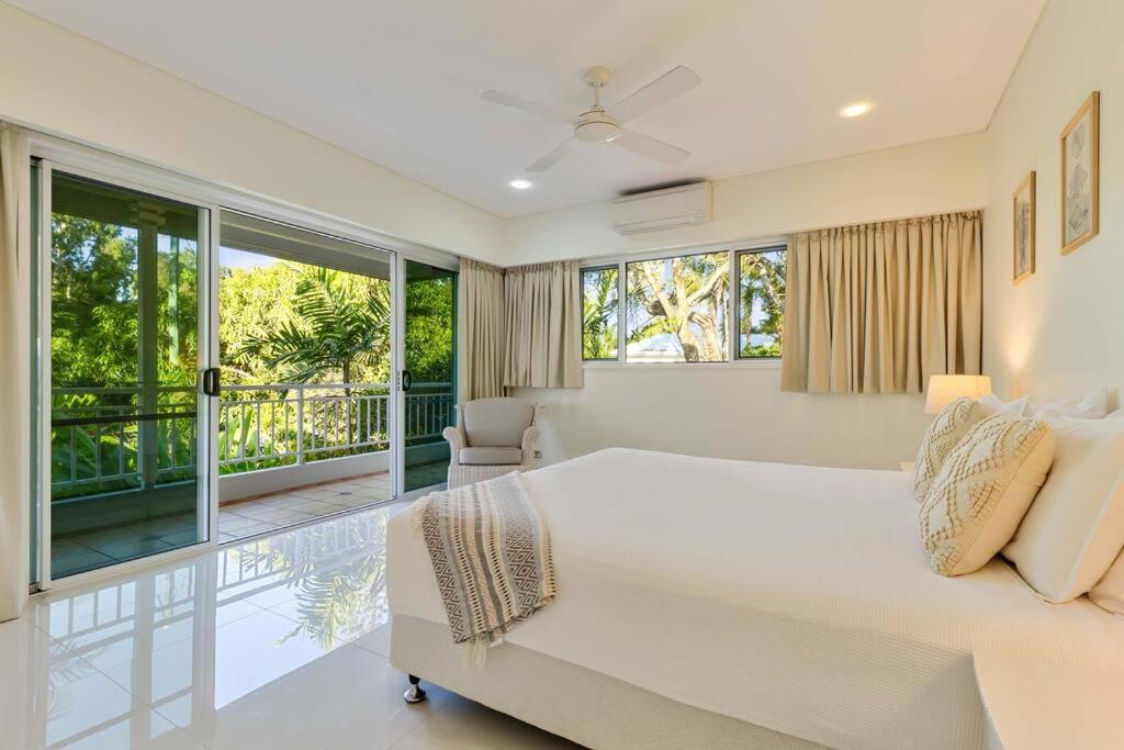 17 Solander Blvd - Beachside Home Sleeps 14 Guests Port Douglas Dış mekan fotoğraf