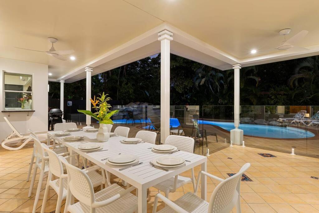 17 Solander Blvd - Beachside Home Sleeps 14 Guests Port Douglas Dış mekan fotoğraf