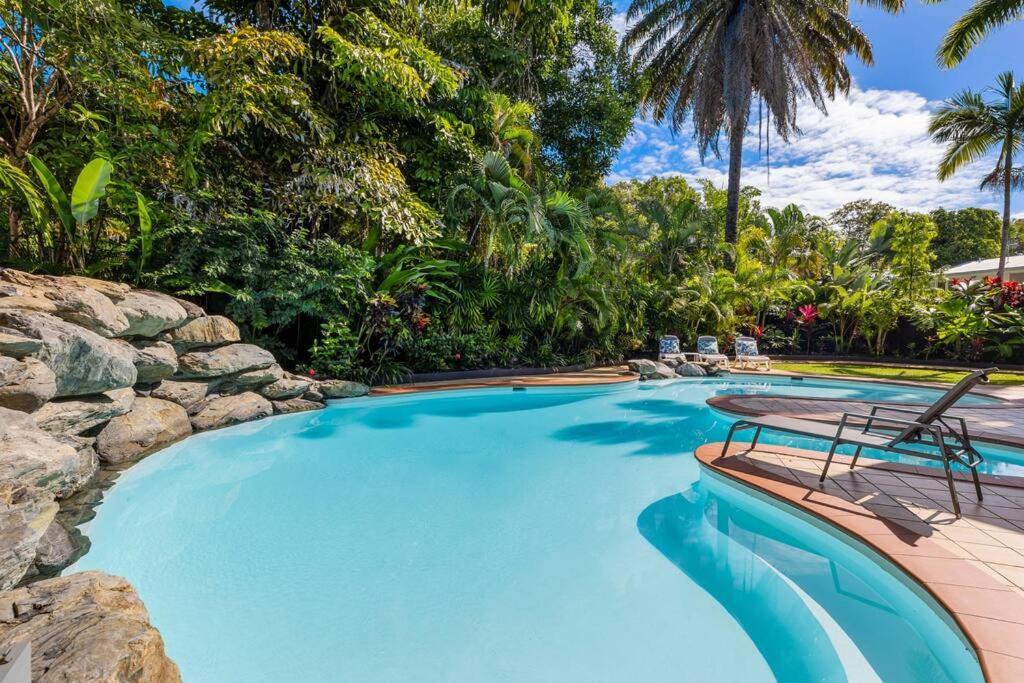 17 Solander Blvd - Beachside Home Sleeps 14 Guests Port Douglas Dış mekan fotoğraf