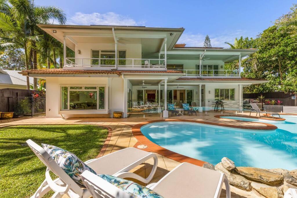 17 Solander Blvd - Beachside Home Sleeps 14 Guests Port Douglas Dış mekan fotoğraf