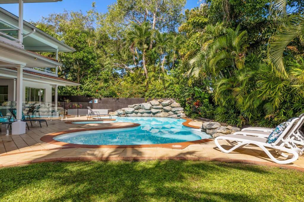 17 Solander Blvd - Beachside Home Sleeps 14 Guests Port Douglas Dış mekan fotoğraf